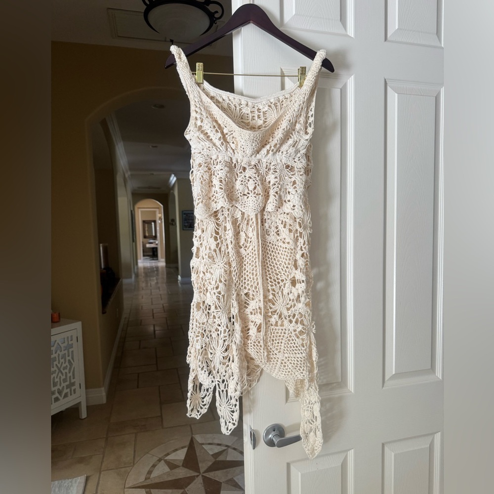 Indah Libra crochet top and Neptune skirt in vanilla - Picture 9 of 17
